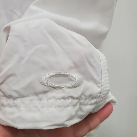 Oakley Men's White Recycled Polyester Flat Front Hybrid Amphibian Shorts Size 32 - Picture 2 of 8